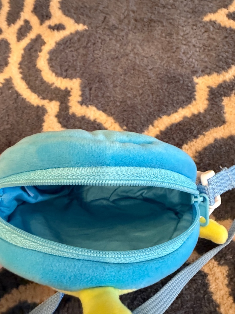 Alien Plush Crossbody Pouch - Picture 5 of 5
